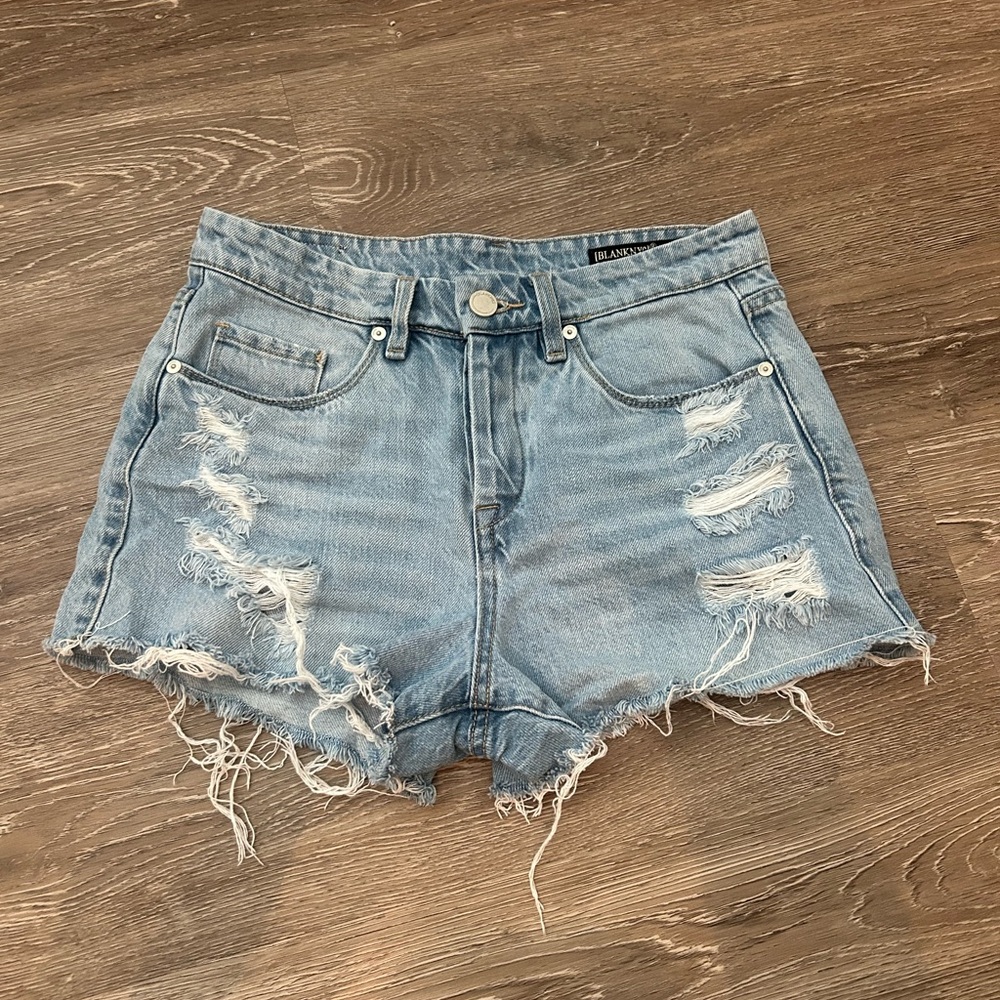 [BlankNYC] The Barrow Jean Shorts Distressed - size women’s 26